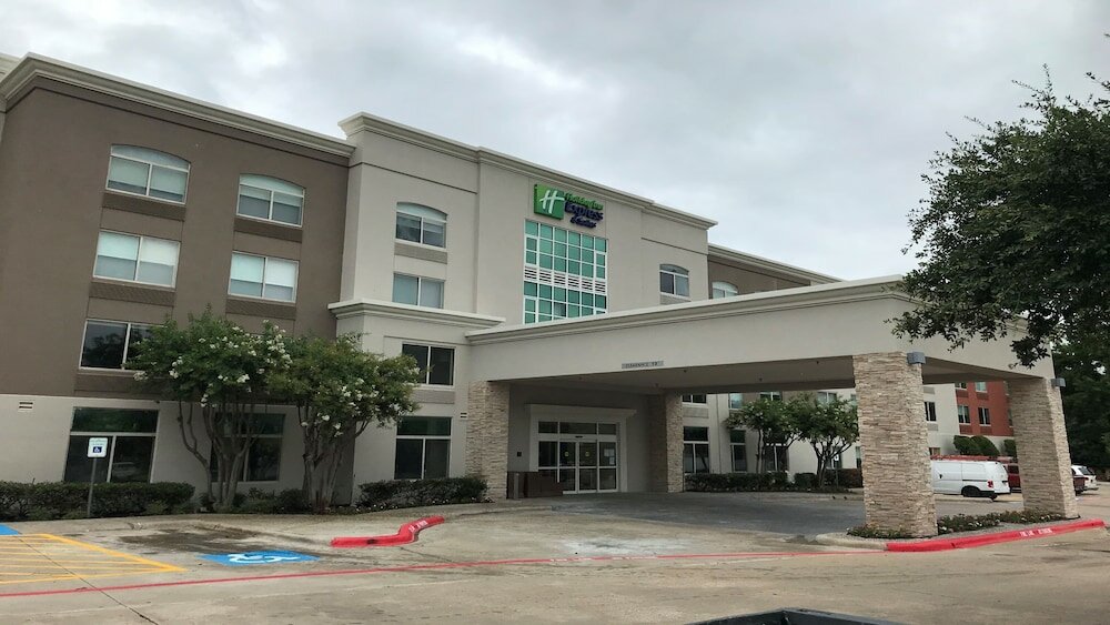 Фото Holiday Inn Express And Suites Arlington North - Stadium Area, an Ihg Hotel