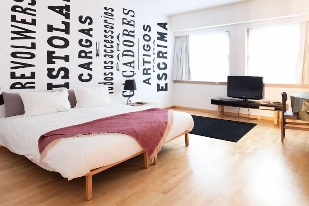 Фото The Lisbonaire Apartments