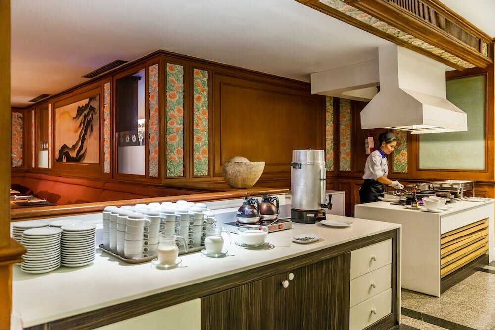 Фото Cholchan Pattaya Beach Resort