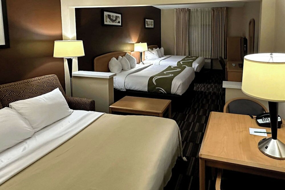 Фото Quality Suites Near West Acres
