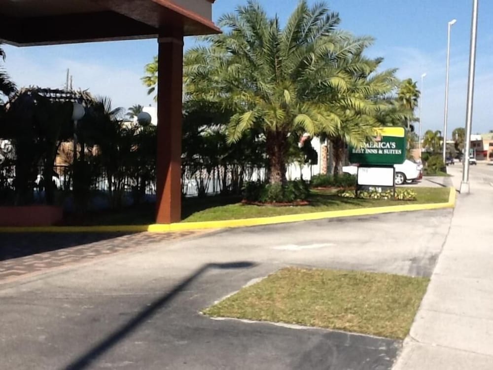 Фото Americas Best Inn and Suites Fort Lauderdale North
