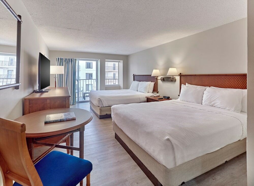 Фото Henlopen Hotel