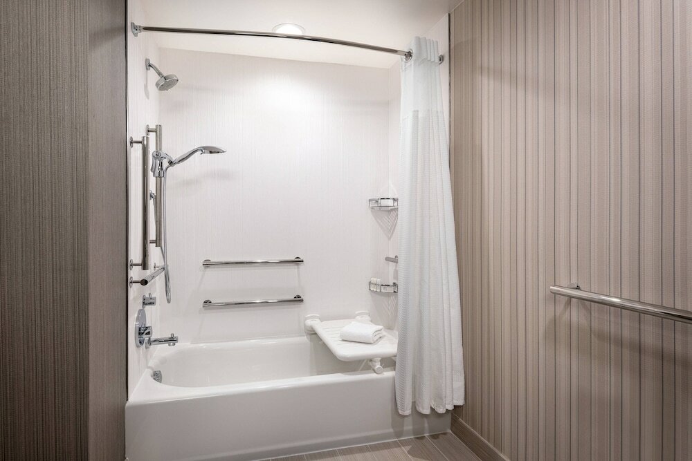 Фото Courtyard by Marriott Petaluma Sonoma County