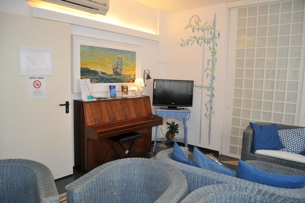 Фото Hotel Villa Rosa