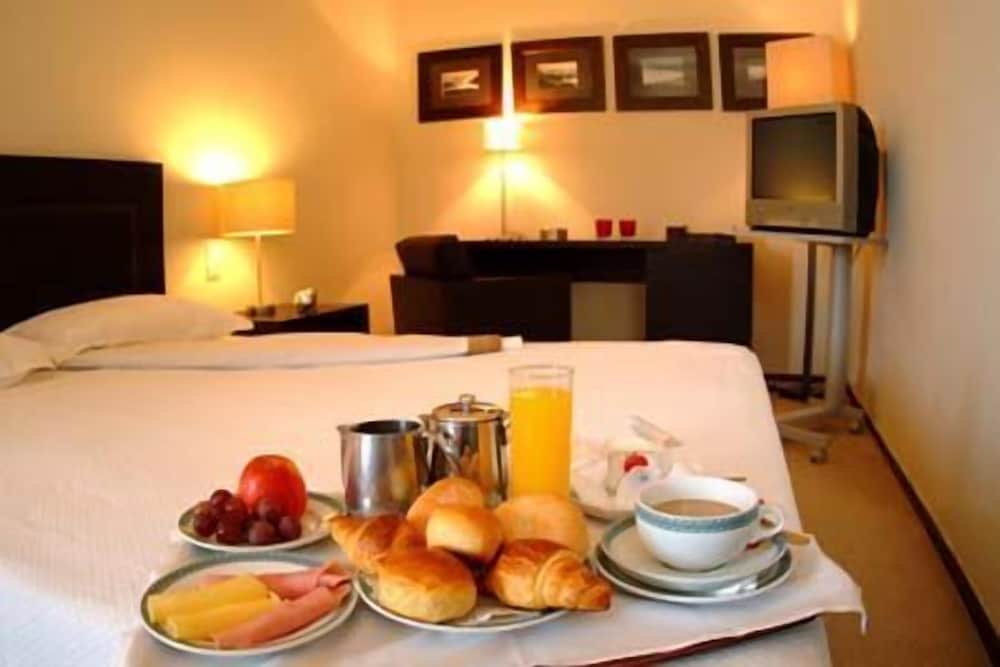 Фото Carcavelos Beach Hotel