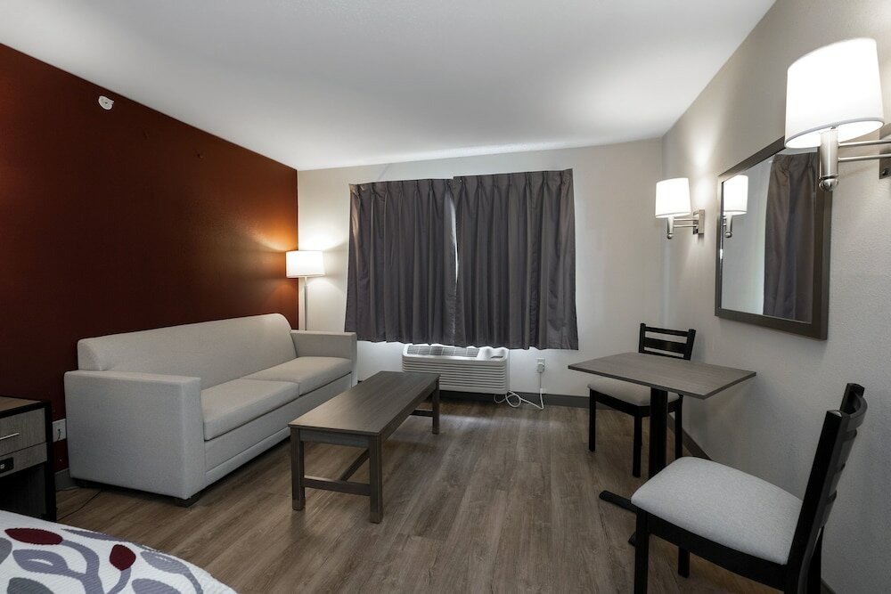 Фото Red Roof Inn Clifton Park