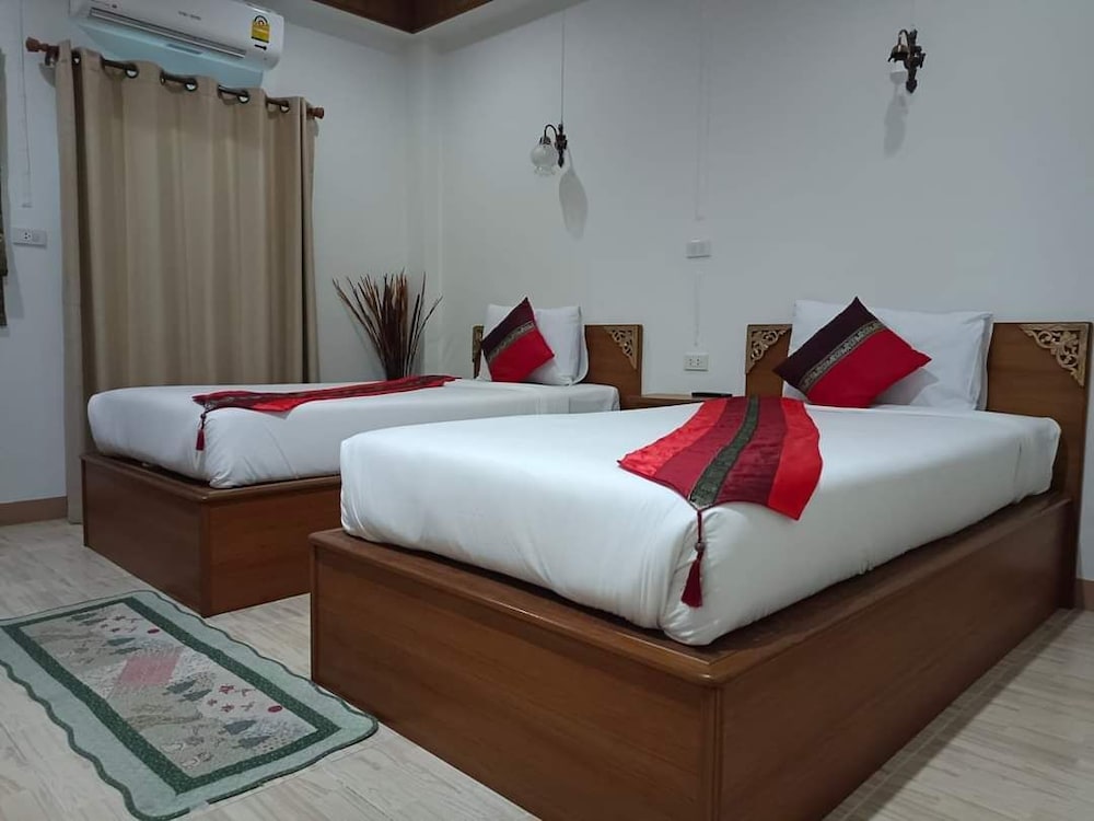 Фото Maesot Siri Hotel