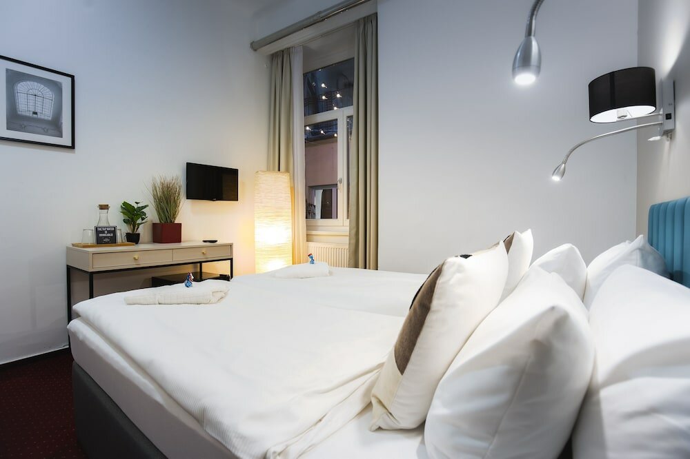 Фото Maverick Hostel & Ensuites