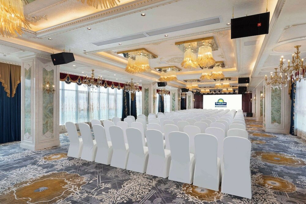 Фото Days Inn by Wyndham Chongqing Jiulongpo