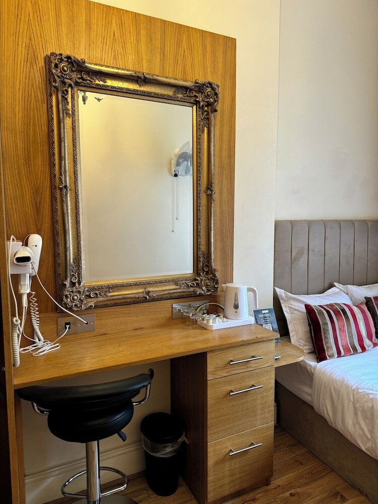 Фото ABC Hyde Park Hotel