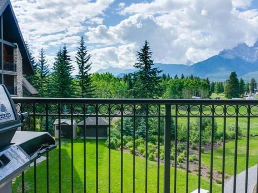 Фото Grande Rockies Resort - Bellstar Hotels & Resorts