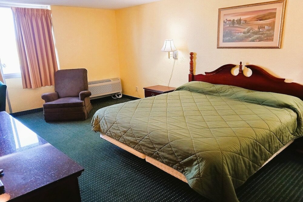 Фото USA Inn Junction City Near Fort Riley