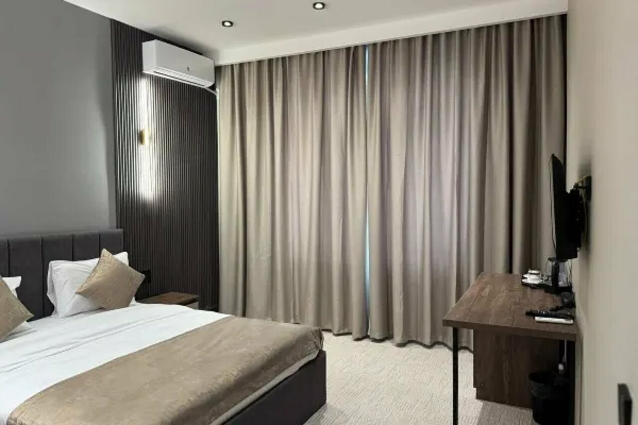 Фото Twelve Inn Hotel