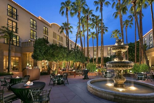 Гостиница Tempe Mission Palms, a Destination by Hyatt Hotel в Темпе