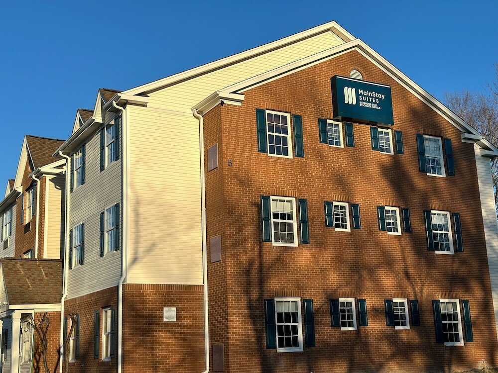 Фото HomeTowne Studios & Suites by Red Roof Columbia