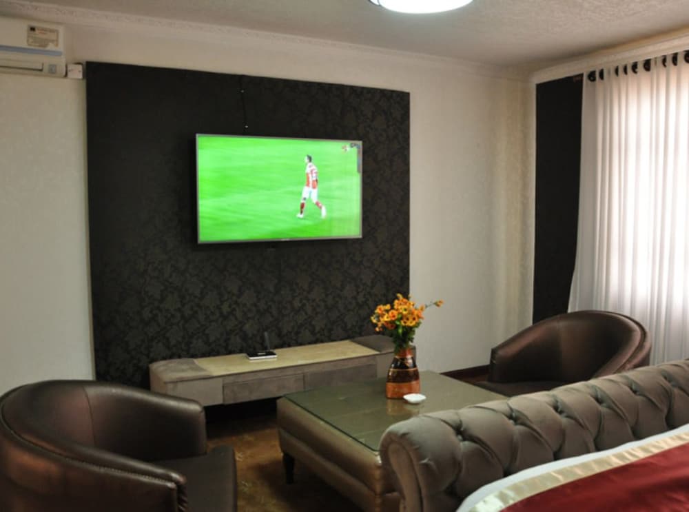 Фото Elite Suites Hotel