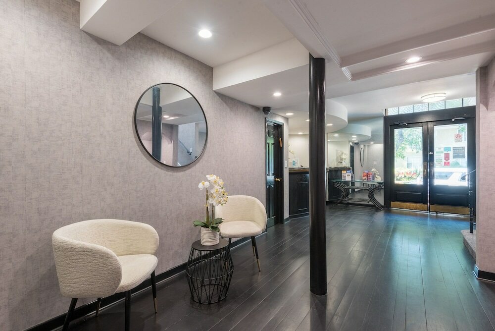 Фото Wilshire Crest Hotel