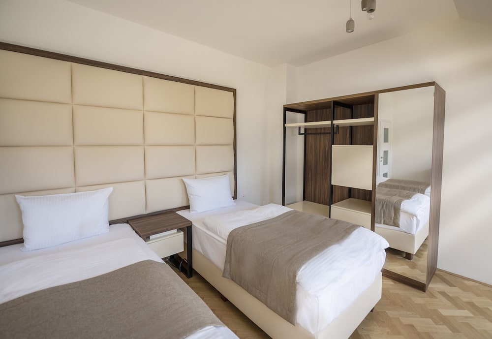 Фото Letna Garden Suites