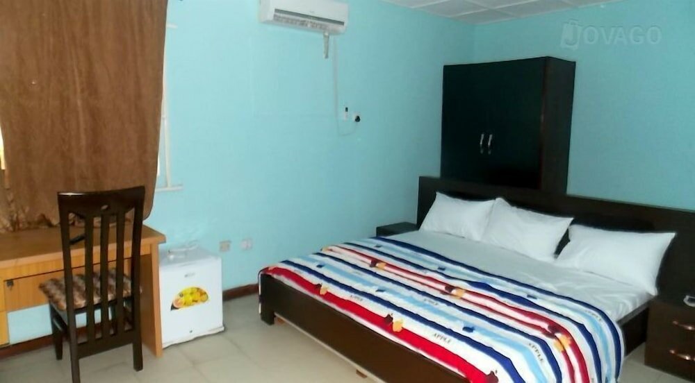 Фото SureRest Hotel & Suites