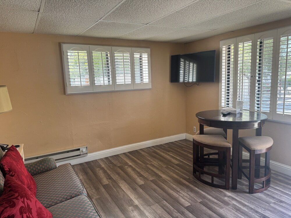 Фото Carmel Resort Inn