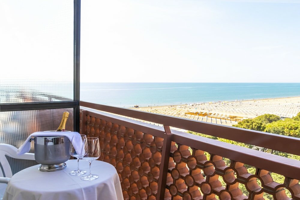 Фото American Hotel