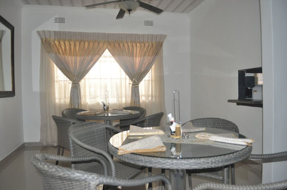 Фото Crown Guest Lodge