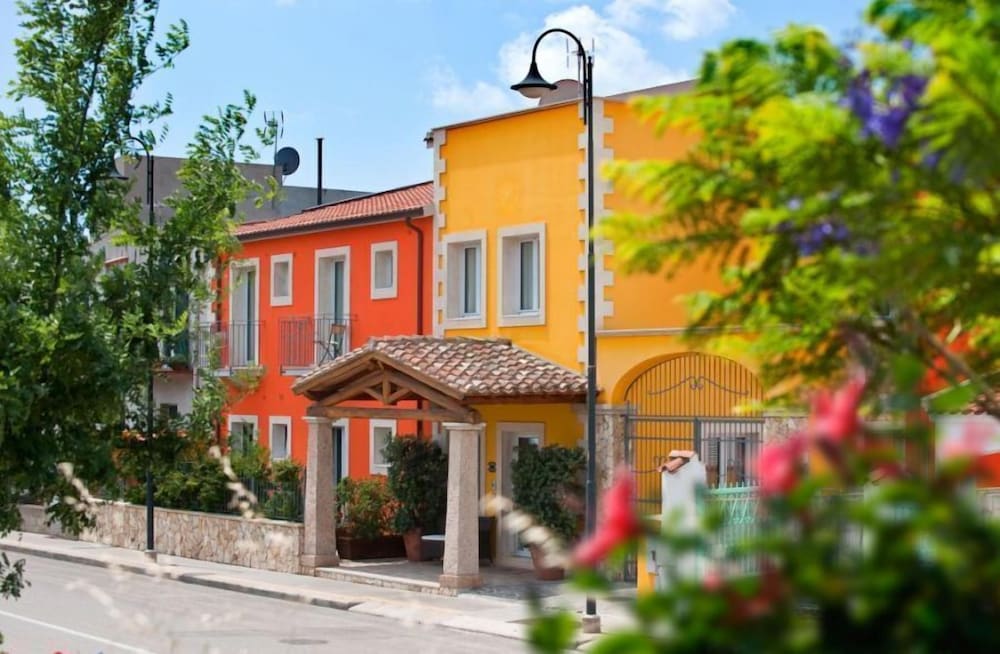 Фото отеля 1