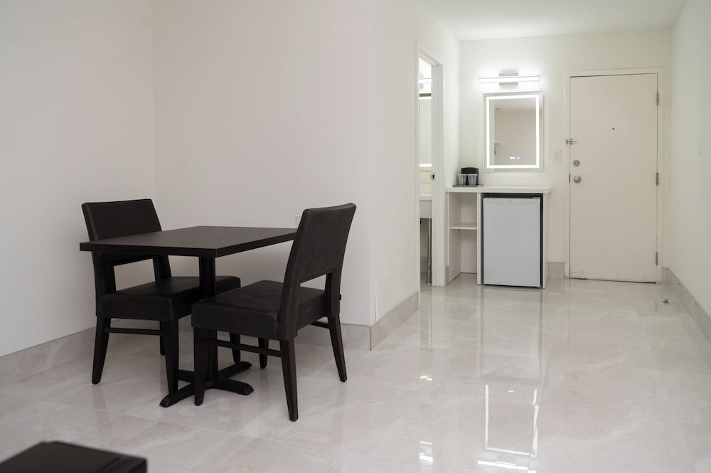 Фото Diplomat Inn