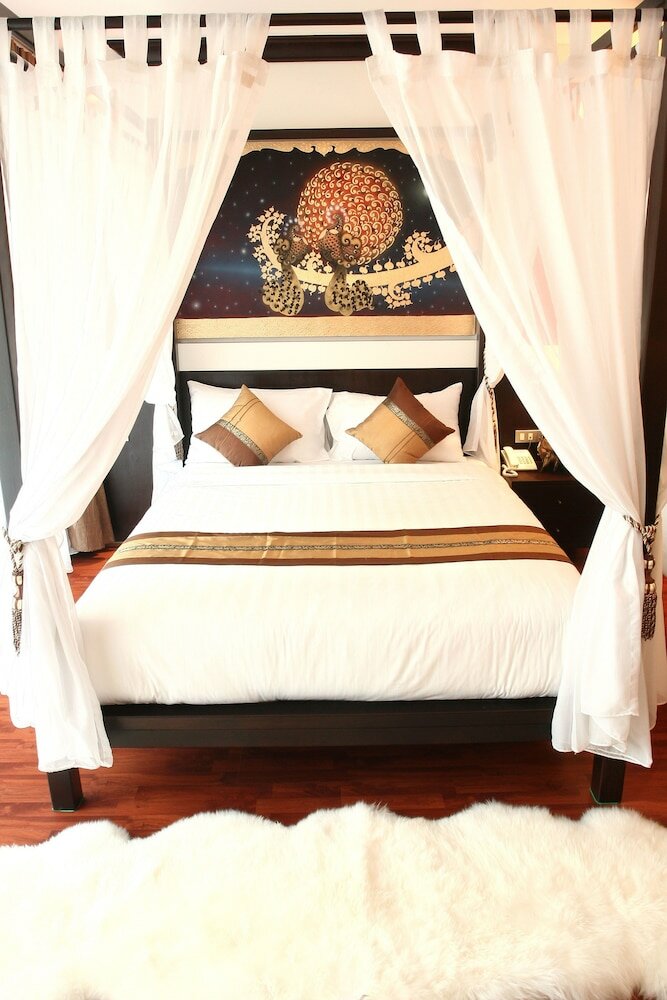 Фото Mirth Sathorn Hotel