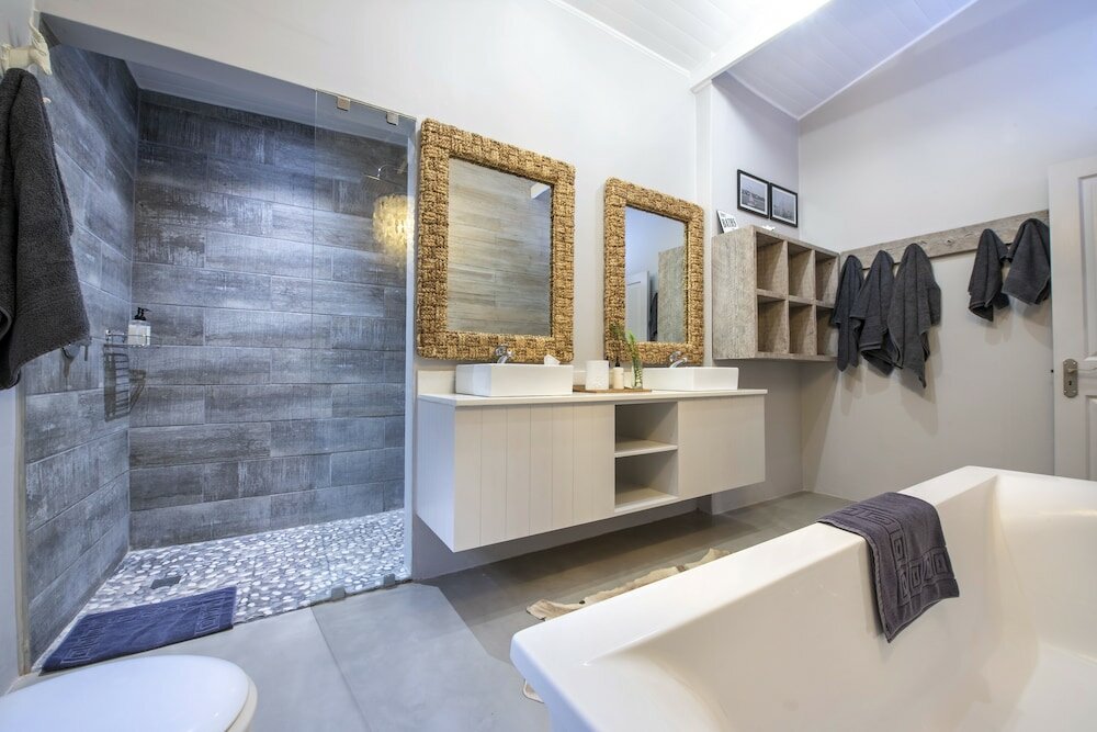 Фото Driftwood - Kenton on Sea