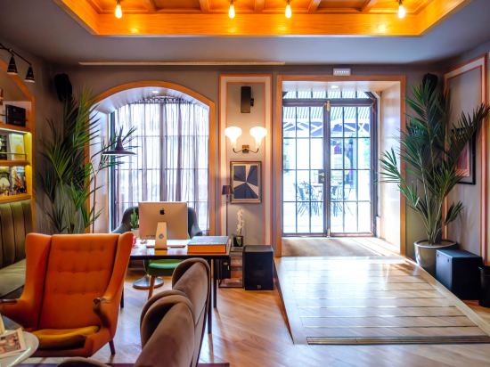 Фото Brown's Central Hotel