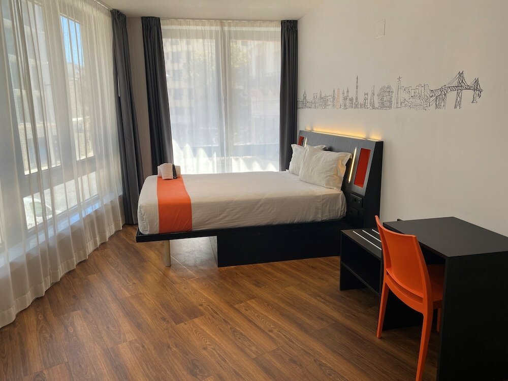 Фото EasyHotel Lisbon