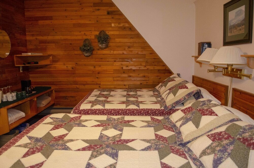 Фото Crandell Mountain Lodge