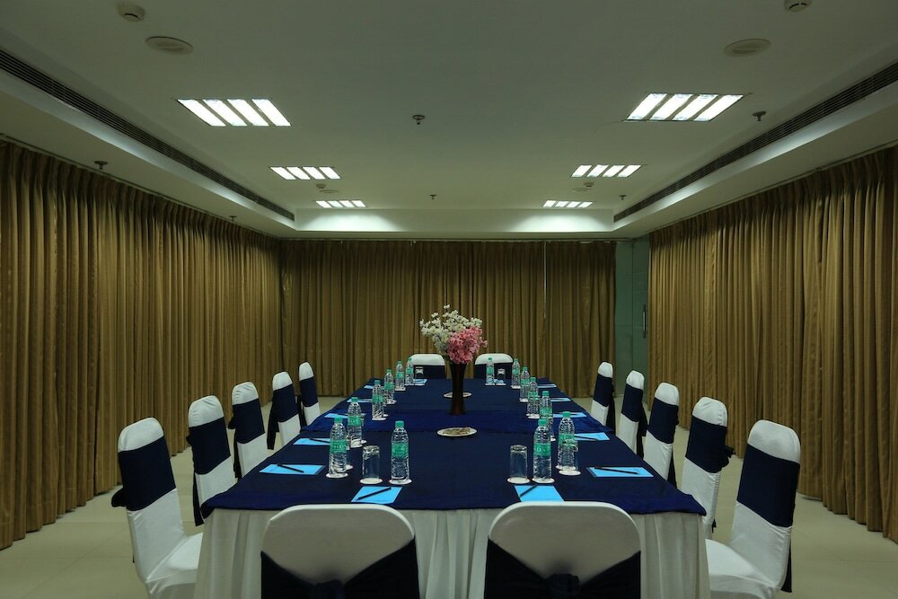 Фото Hyphen Business Hotel