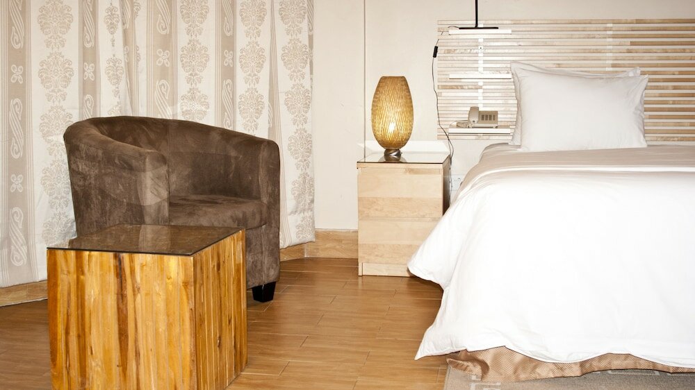 Фото Tropical Enclave Hotel