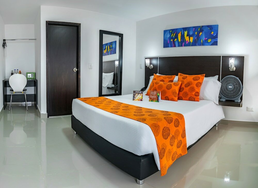 Фото Montes de la Castellana Hotel Boutique