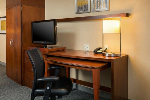 Гостиница Courtyard by Marriott Ontario Rancho Cucamonga в Фонтане