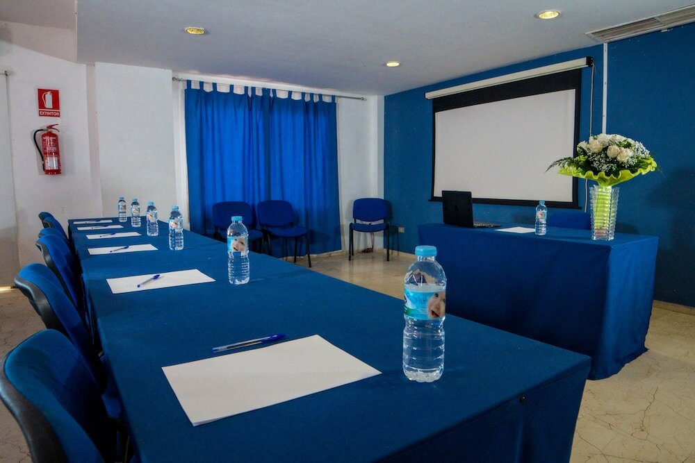 Фото Hotel Aeropuerto Sur