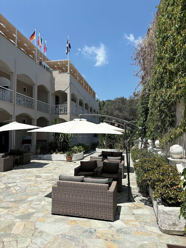 Фото Benitses Arches