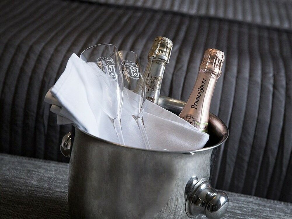 Фото The Lane Apartment