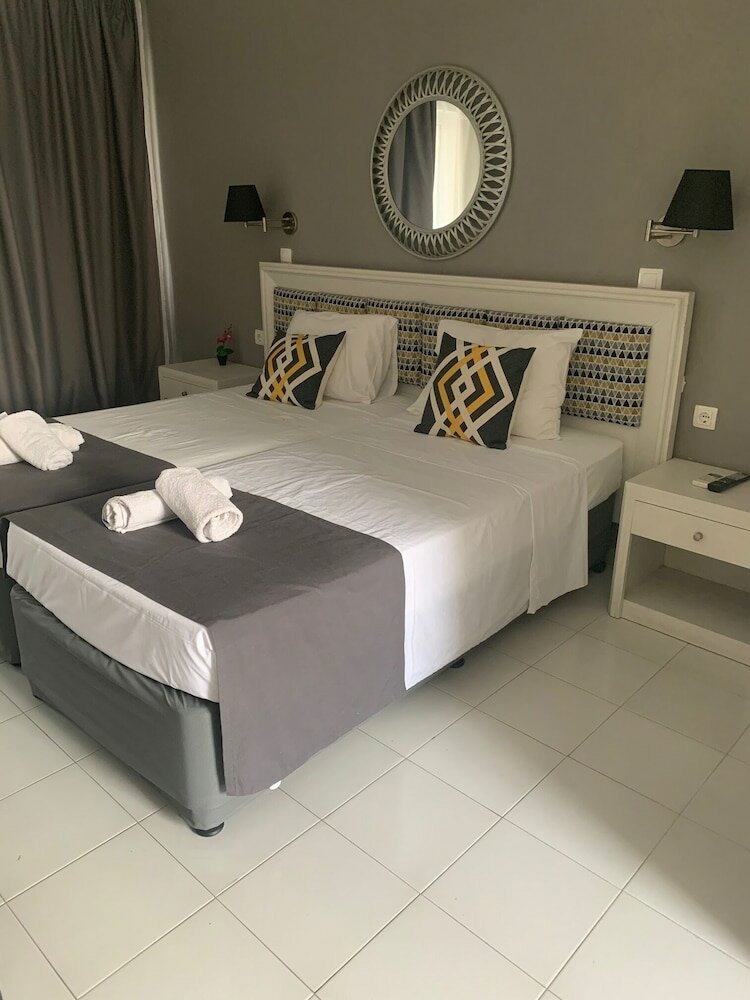 Фото Alkyonides Hotel