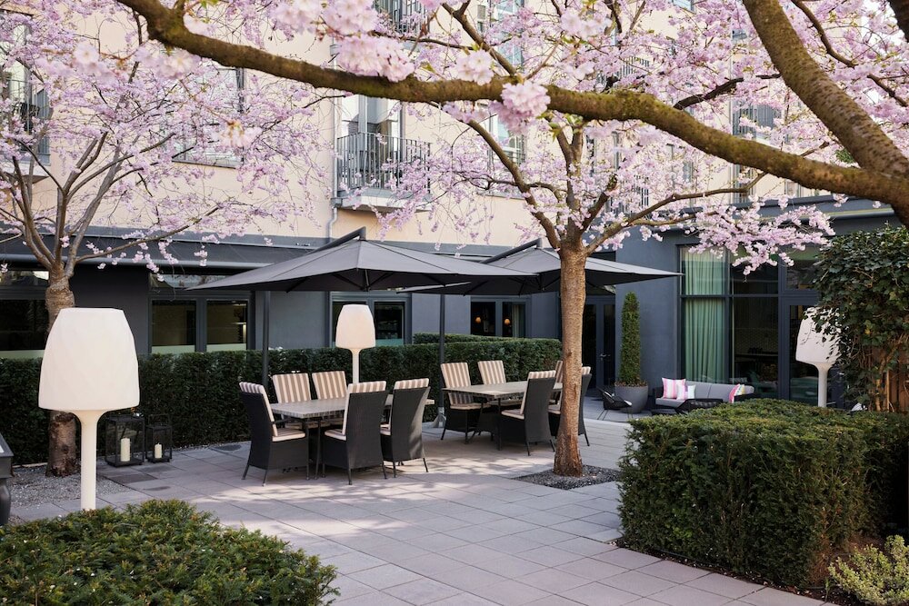 Фото The George Hotel