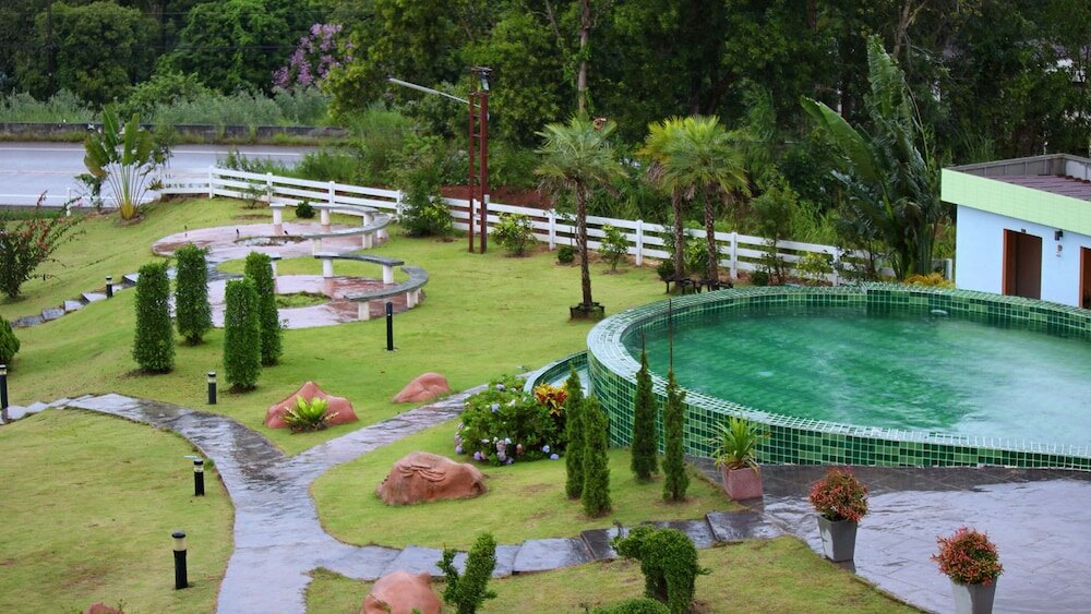 Фото Breeze Hill Hotel