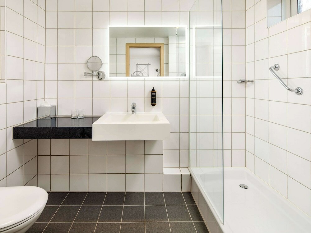 Фото Mercure Cardiff North Hotel