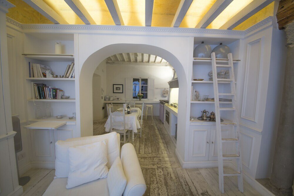 Фото White Home