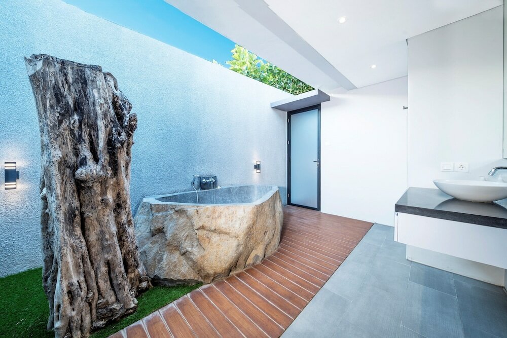 Фото Villa DeDayuh Seminyak