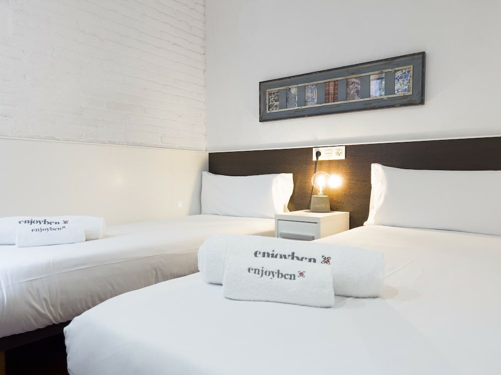 Фото Enjoybcn Gaudi Apartments