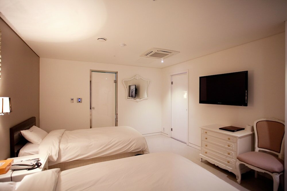 Фото Dong Seoul Hotel