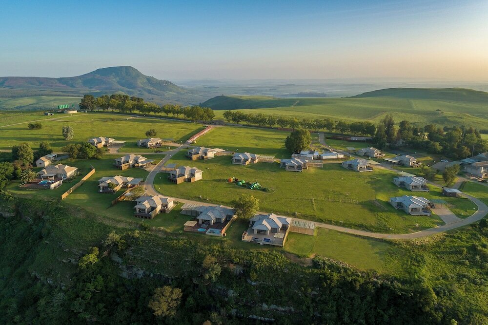 Фото Cayley Mountain Resort