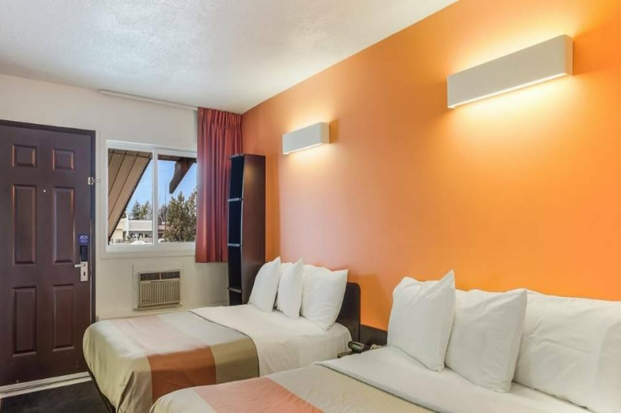 Фото Motel 6 Lethbridge